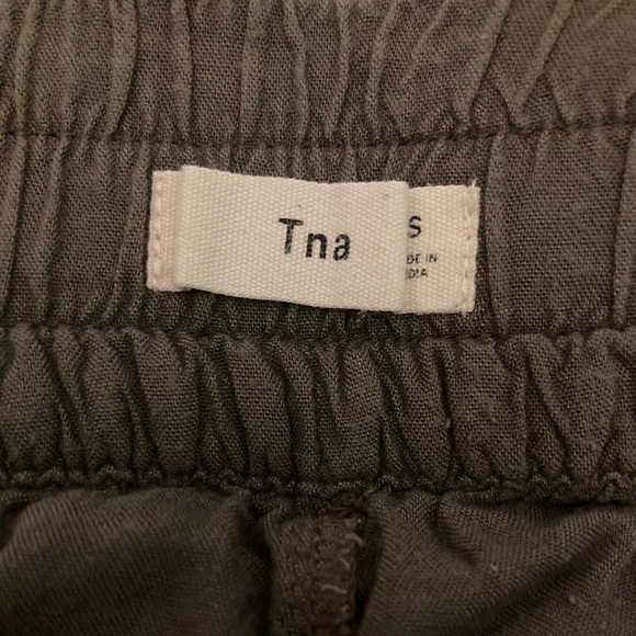 TNA Green FreeFlowing Pants - Picture 3 of 3